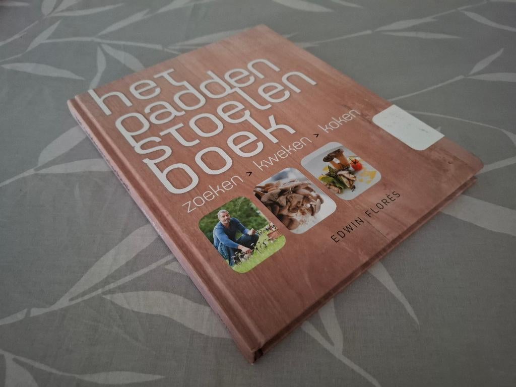 Het PADDENSTOELENBOEK - Edwin Florès (Hardcover), Ophalen of Verzenden, Zo goed als nieuw