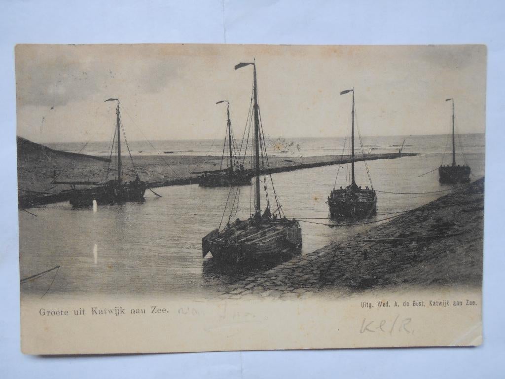 Katwijk aan Zee 1904 wachtende vissersboten bommen Katwijk, Verzamelen, Ansichtkaarten | Nederland, Ophalen of Verzenden, Voor 1920