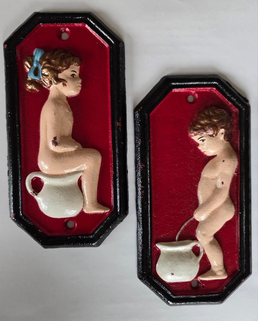 2 Vintage gietijzeren toilet bordjes, Ophalen of Verzenden