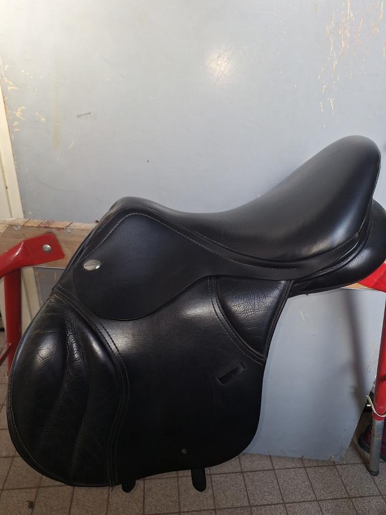 Thorowgood springzadel 17 inch, Dieren en Toebehoren, Paarden en Pony's | Zadels, Springen, Ophalen