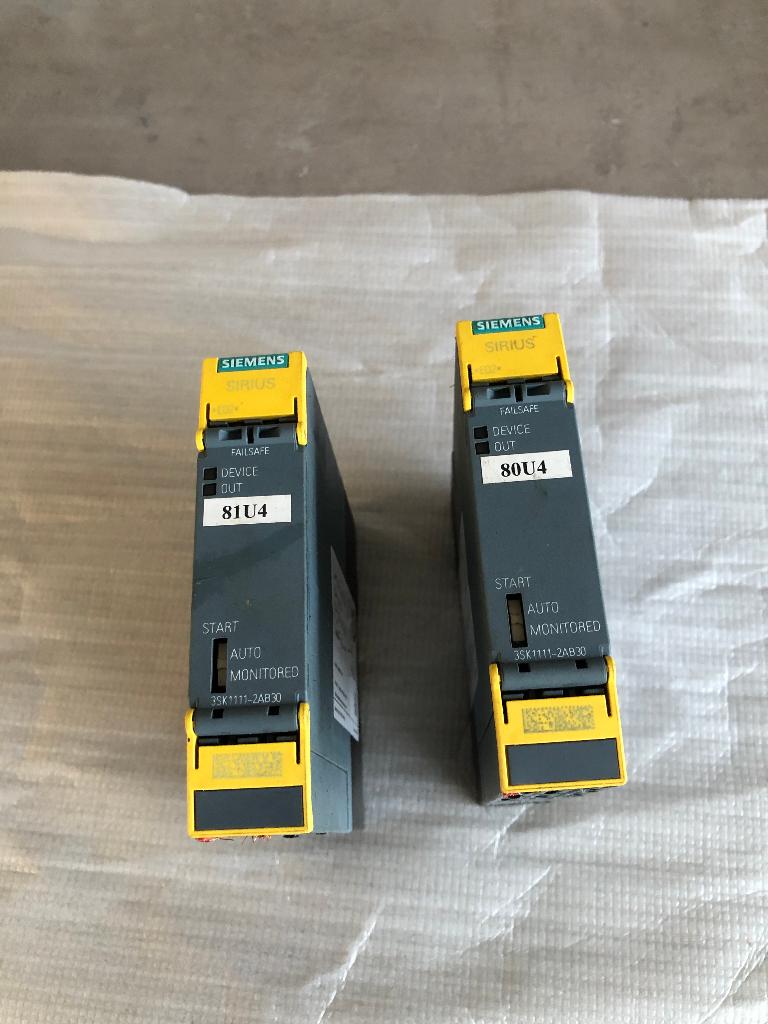 2 x siemens safety relay 3sk1111-2ab30, Ophalen of Verzenden, Gebruikt
