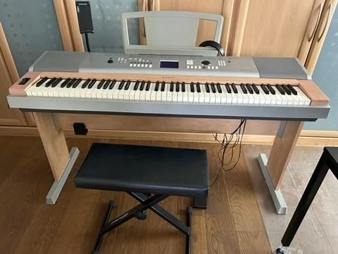 Digitale piano Yamaha DGX620 incl. bankje, Muziek en Instrumenten, Ophalen, Gebruikt, 88 toetsen, Yamaha