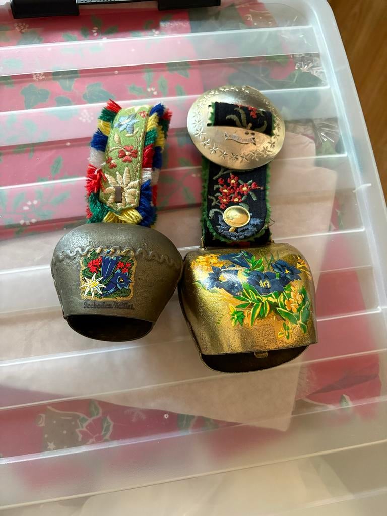Decoratieve Zwitserse Koeienbellen met Bloemen en Borduurwer, Ophalen, Gebruikt