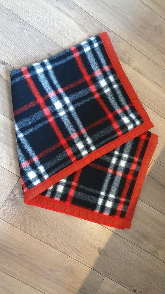 Wollen ledikant/kinderwagen deken, rood geruit, 90x70 cm, Ophalen of Verzenden, Gebruikt, 85 tot 100 cm, Deken