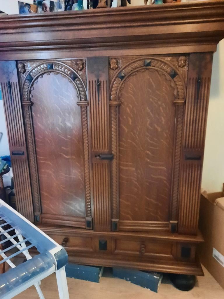 Mooie barok kast met planken hoog 170 breed 145, Ophalen
