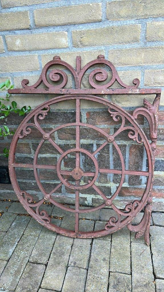 Brocante ijzeren muur ornament, Ophalen