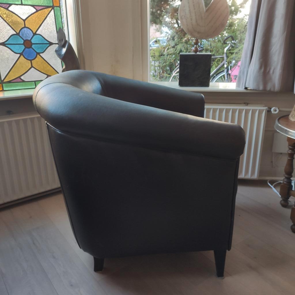 Club fauteuil in goede staat! Donker bruin leer., Huis en Inrichting, Fauteuils, Ophalen, Club fauteuil, Gebruikt, 50 tot 75 cm