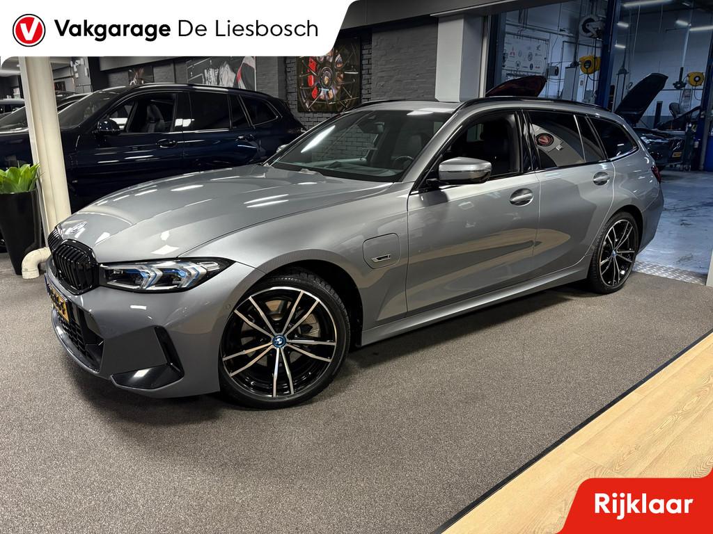 BMW 3-serie Touring 330e xDrive M-pakket facelift / Panorama, Gebruikt, 4 cilinders, Plug-in hybride, Vierwielaandrijving