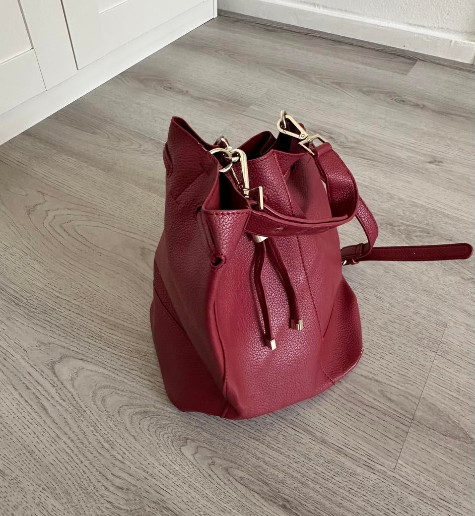 Zara rode bucketbag met magneetsluiting en gouden details, Ophalen of Verzenden, Zo goed als nieuw, Rood, Shopper