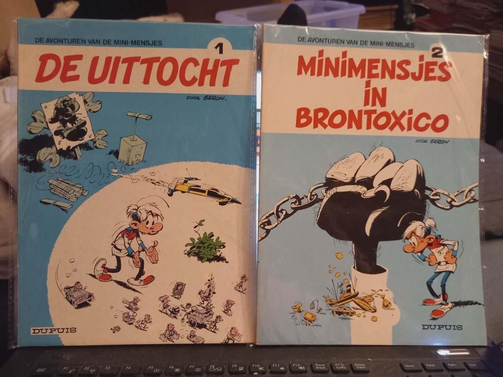 32x de Mini mensjes 65 euro weg is weg, Boeken, Stripboeken, Meerdere stripboeken, Ophalen of Verzenden, Zo goed als nieuw