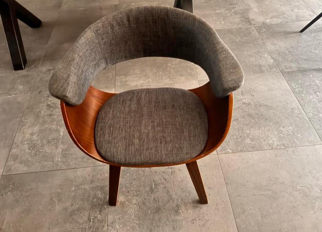 Grijze houten stoel, Gebruikt, Ophalen of Verzenden, Hout, Eén