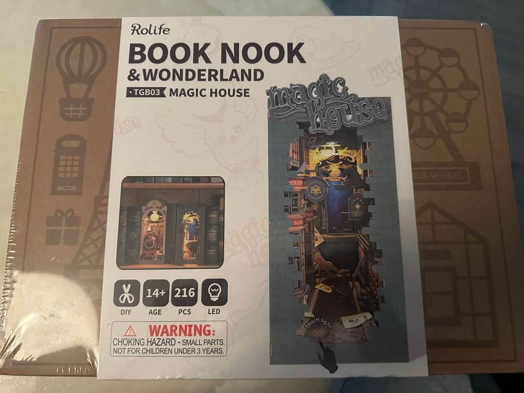 Rolife Book Nook & Wonderland TGB03 Magic House DIY, Hobby en Vrije tijd, Knutselen, Nieuw, Knutselset, Overige merken, Hout, Meerkleurig