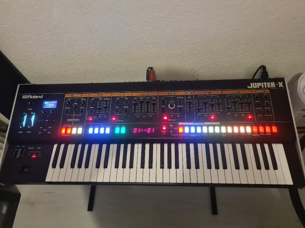 Roland Jupiter X, Muziek en Instrumenten, Ophalen, Zo goed als nieuw, 61 toetsen, Roland