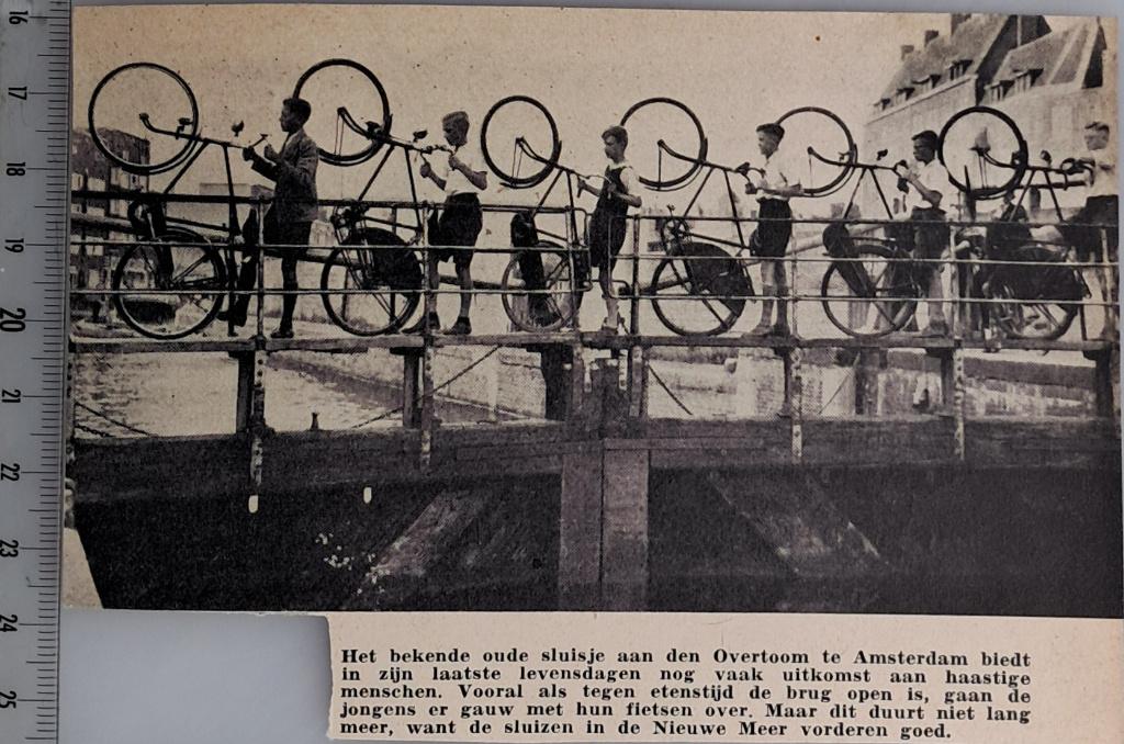 Amsterdam 1941, met fiets over sluisdeuren bij de Overtoom, Verzenden, 1940 tot 1960, Gebruikt, Overige onderwerpen