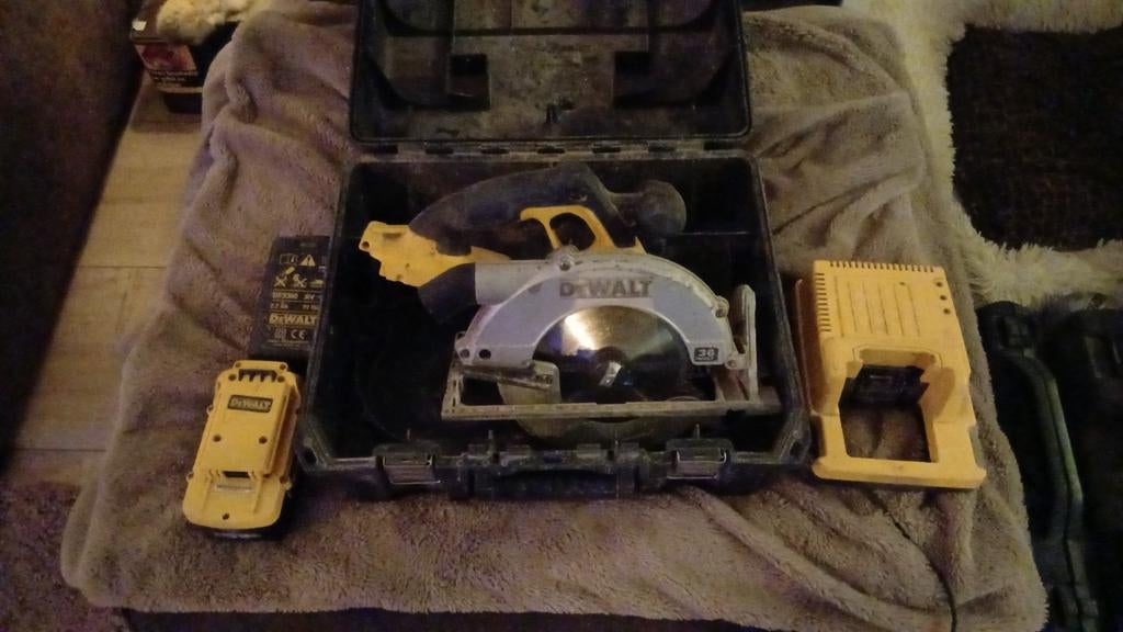 Cirkelzaag dewalt, Ophalen of Verzenden, Elektrisch, Bovenfrees