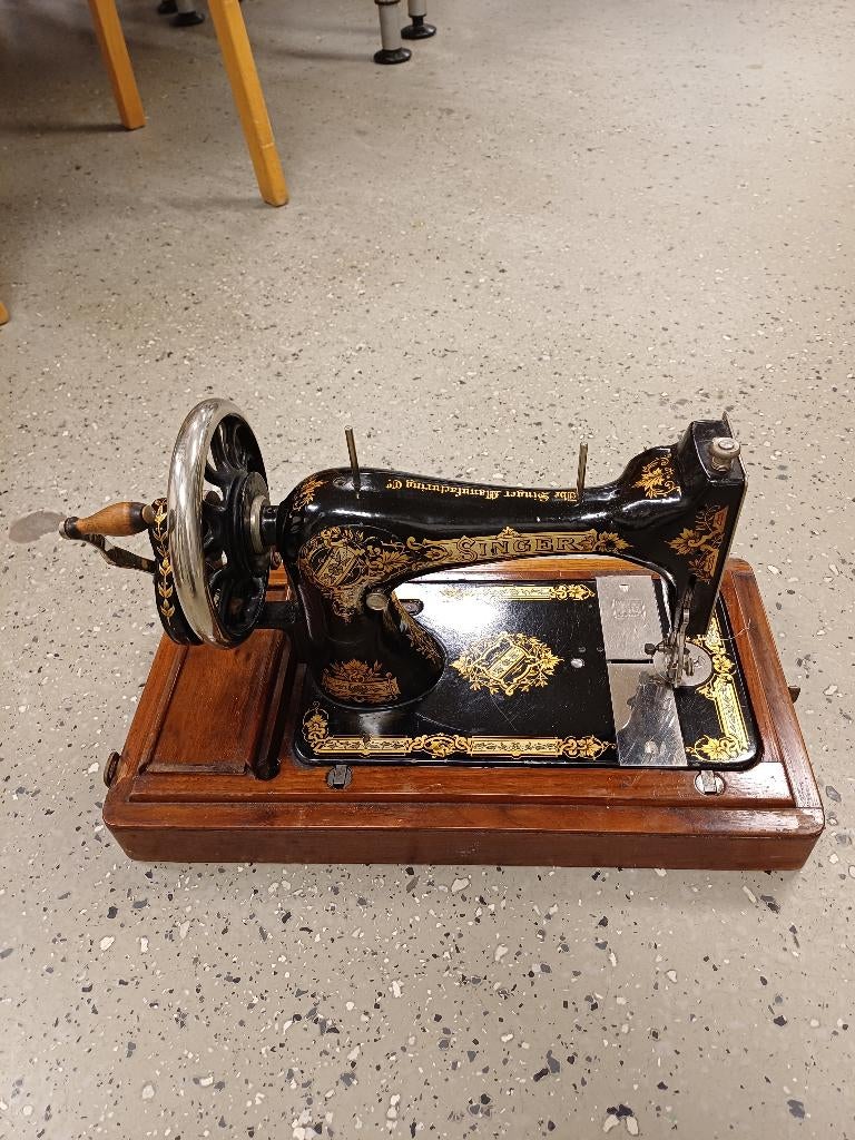 Singer naaimachine antiek, Ophalen