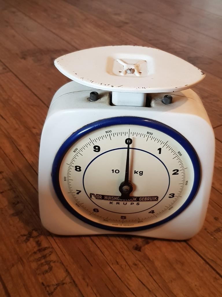 Oude weegschaal krups met blauw randje jaren 50, Antiek en Kunst, Ophalen of Verzenden