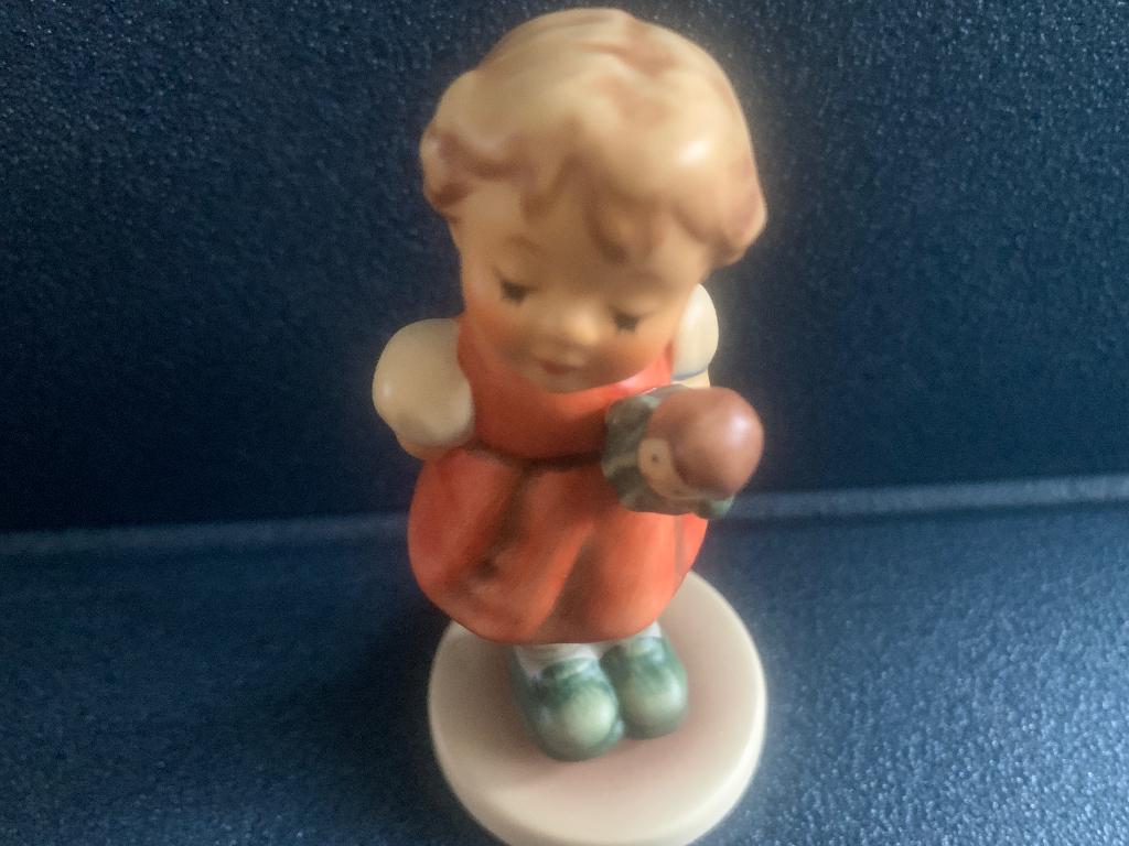 Prachtig porseleinen M.J Hummel beeldje, Verzamelen, Beelden en Beeldjes, Ophalen of Verzenden, Zo goed als nieuw, Hummel