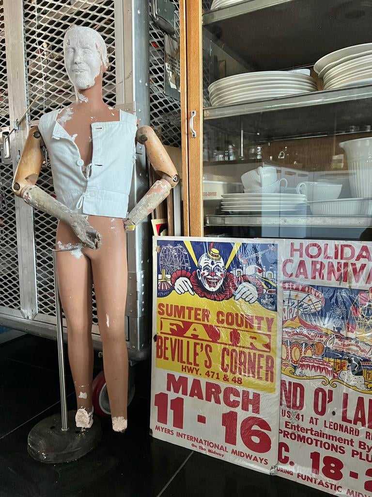 OUDE BIJZONDERE ETALAGEPOP, Ophalen