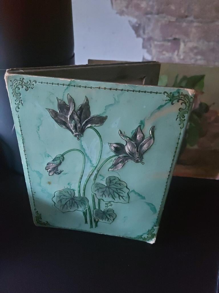 Mooie oude sleetse Brocante bewerkte bloemen fotolijst, Antiek en Kunst, Ophalen of Verzenden