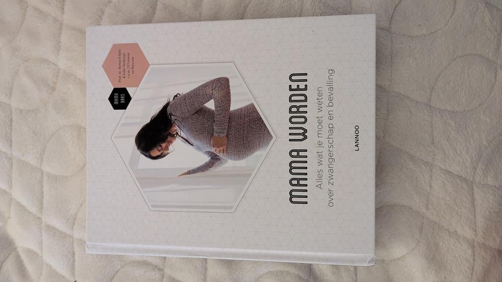 Boek Mama worden, Boeken, Ophalen of Verzenden, Zo goed als nieuw, Mode algemeen