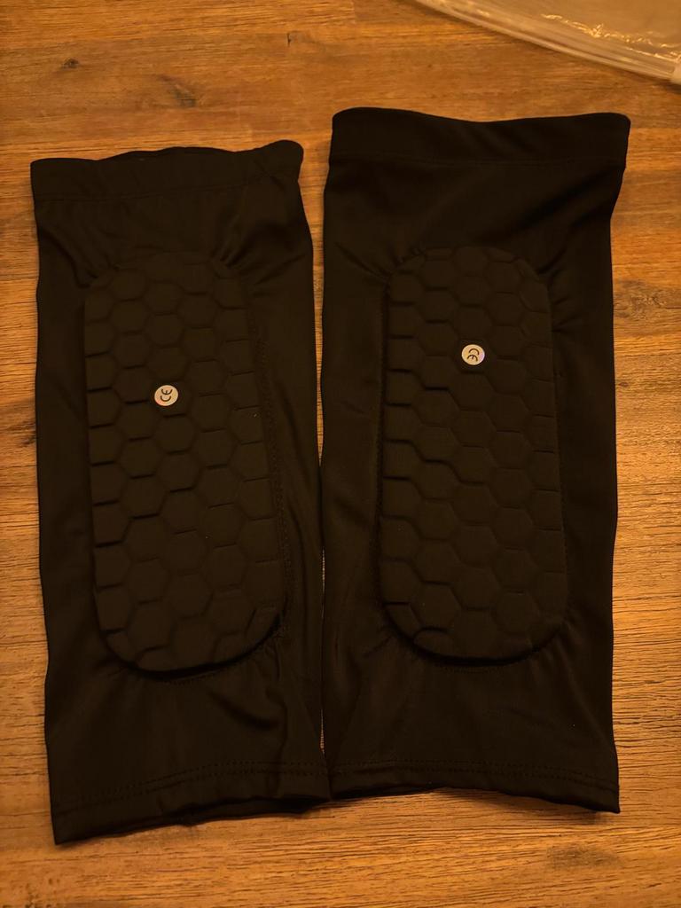 Gloednieuwe voetbal/ski beschermers, Overige merken, 160 tot 180 cm, Ophalen of Verzenden, Zo goed als nieuw