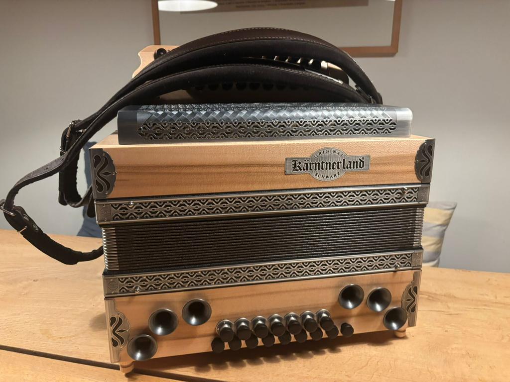 Steirische Harmonika Karntnerland, Ophalen, Zo goed als nieuw