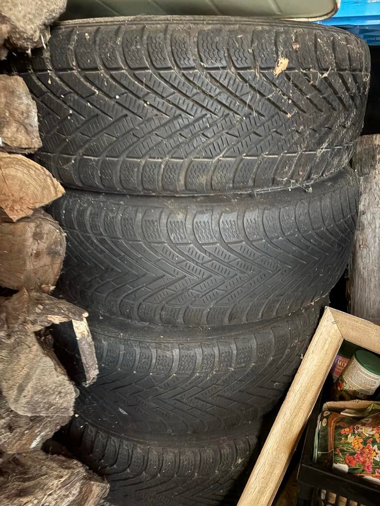 vier winterbanden 205/55/16 pirelli, Ophalen, 16 inch, Banden en Velgen, 205 mm