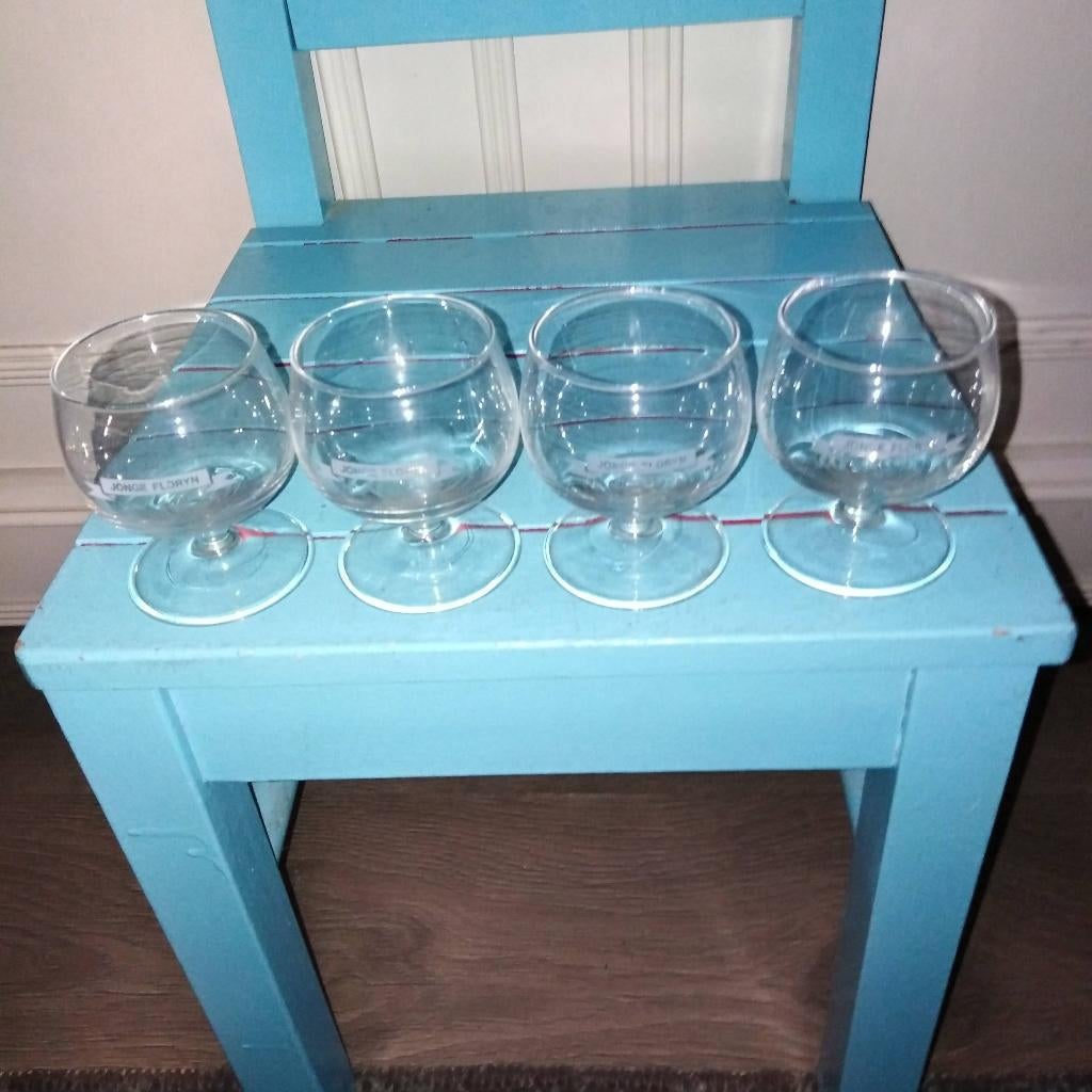 Jonge Floryn jenever borrelglaasjes set van 4 stuks, Verzamelen, Glas en Borrelglaasjes, Ophalen, Zo goed als nieuw, Borrel- of Shotglas