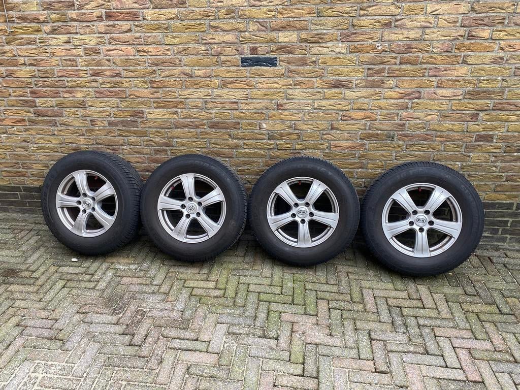 KIA winterbanden met velgen, Ophalen, 215 mm, Velg(en), 16 inch