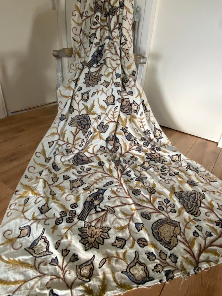 Prachtig Suzini wol geborduurd gordijn, Ophalen of Verzenden