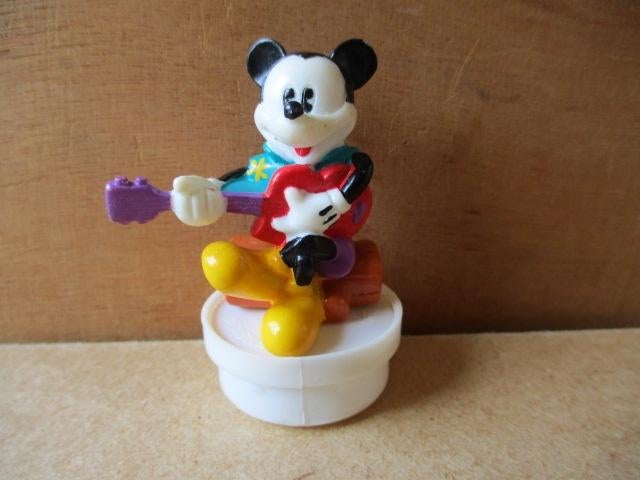 adv9741 mickey op dekseltje 1, Ophalen, Mickey Mouse, Gebruikt, Beeldje of Figuurtje