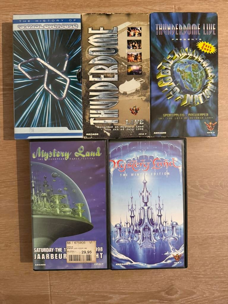 Div Hardcore Gabber Thunderdome Mystery Land VHS, Alle leeftijden, Ophalen of Verzenden, Gebruikt, Muziek en Concerten