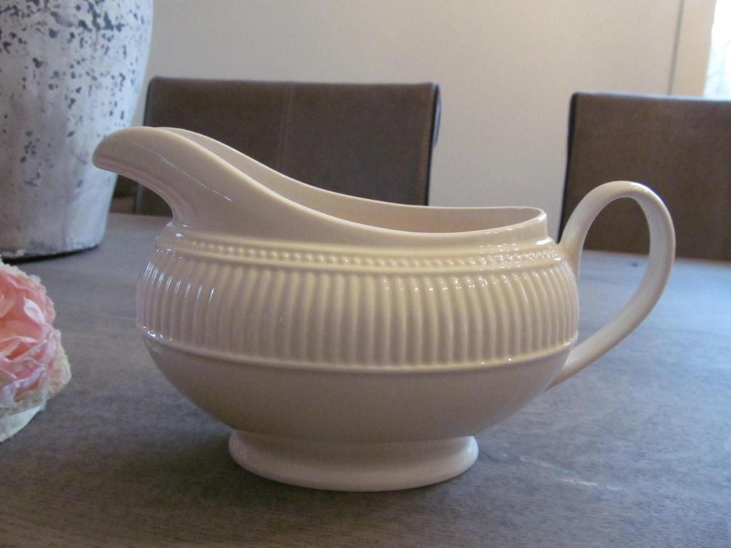 Wedgwood Windsor Sauskom, Huis en Inrichting, Keuken | Servies, Keramiek, Ophalen of Verzenden, Zo goed als nieuw, Kom(men)