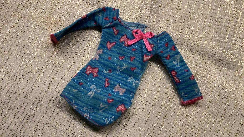 Barbie shirt, Ophalen of Verzenden, Zo goed als nieuw, Kleertjes