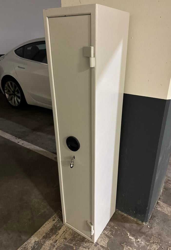 Wapenkluis + munitiekluis 5 wapens 2 sets sleutels, Ophalen, Zo goed als nieuw