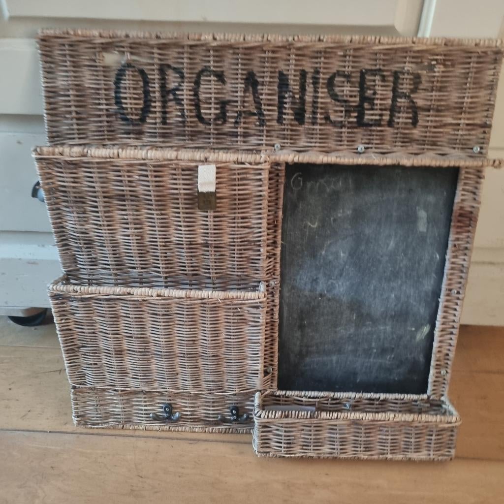 Rotan organiser met krijtbord Riviera Maison, Ophalen