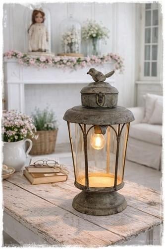 Oude look lantaarn op voet met vogel bovenop roest 32 cm, Overige kleuren, 25 tot 50 cm, Ophalen of Verzenden, Metaal