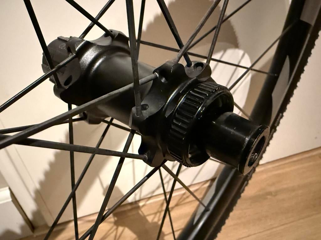 CSC carbon wheelset w/ Pirelli Cinturato RH gravel tires, Zo goed als nieuw, Gravelbike, Carbon, Ophalen