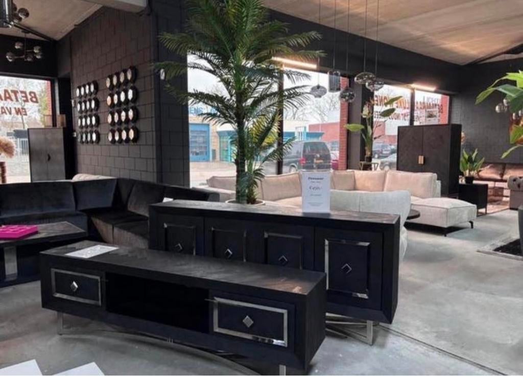 Complete inboedel: Salontafel, eettafel, dressoir, tv-meubel, Ophalen