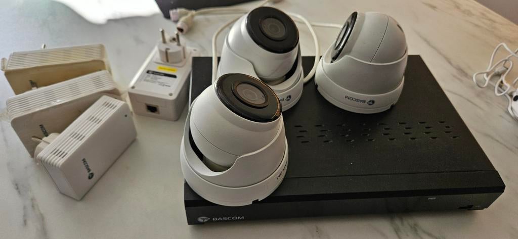 Bascom Beveiligingscamerasysteem met 3 camera's en NVR, Ophalen of Verzenden, Gebruikt, Binnencamera