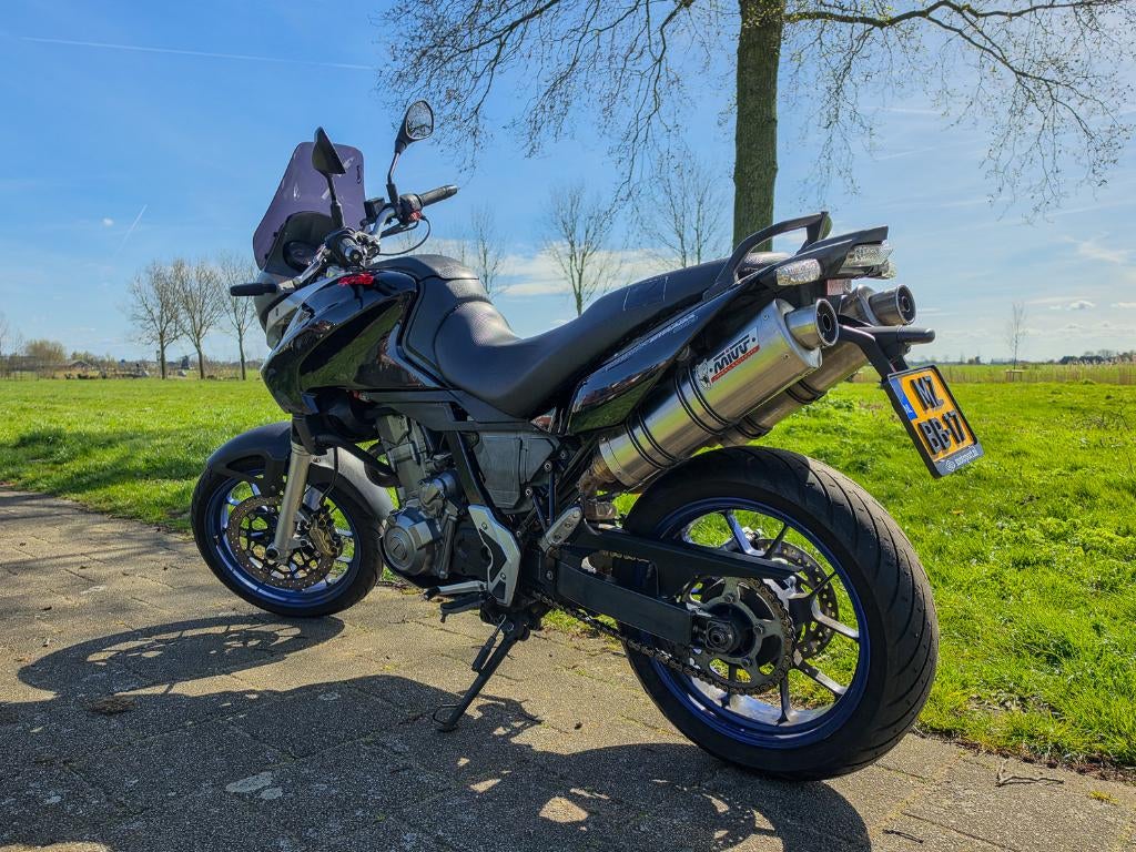 Aprilia Pegaso Strada 650cc - Mivv uitlaat & Power commander, Motoren, Motoren | Aprilia, Particulier, Toermotor, 12 t/m 35 kW