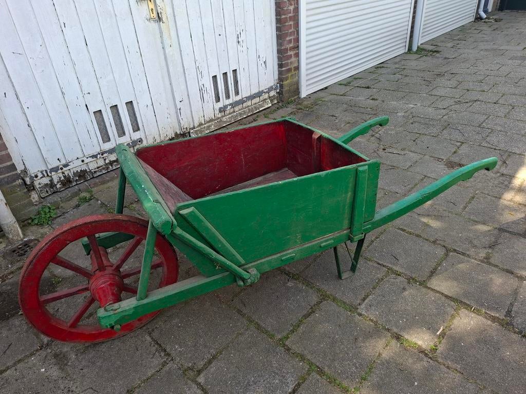 Boeren kruiwagen., Ophalen