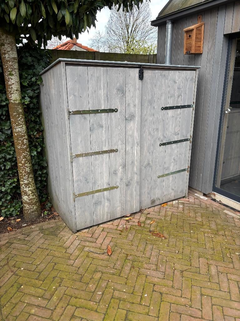 bartafel met krukken en kast, Ophalen, 4 zitplaatsen, Zo goed als nieuw, Tuinset