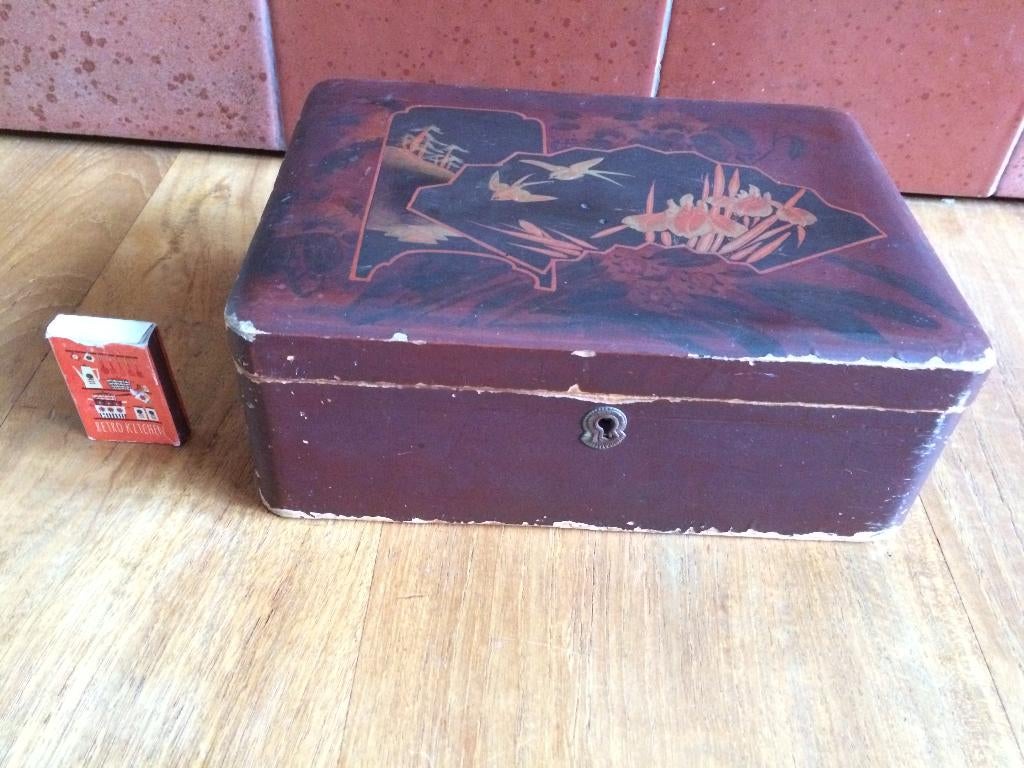 Antiek Chinees Indisch versierd houten kistje bordeauxrood, Huis en Inrichting, Woonaccessoires | Kisten, Minder dan 50 cm, Gebruikt