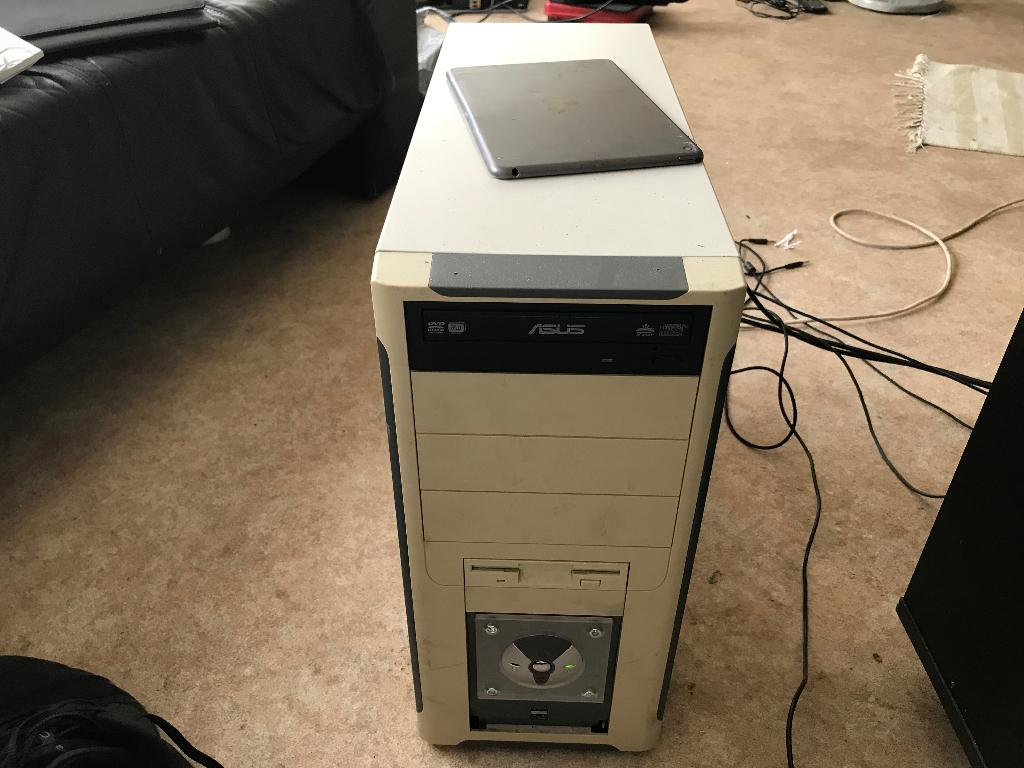 Desktop voor zachte prijs, Computers en Software, Desktop Pc's, Zo goed als nieuw, 3 tot 4 Ghz, HDD, 16 GB, Met videokaart, Met monitor