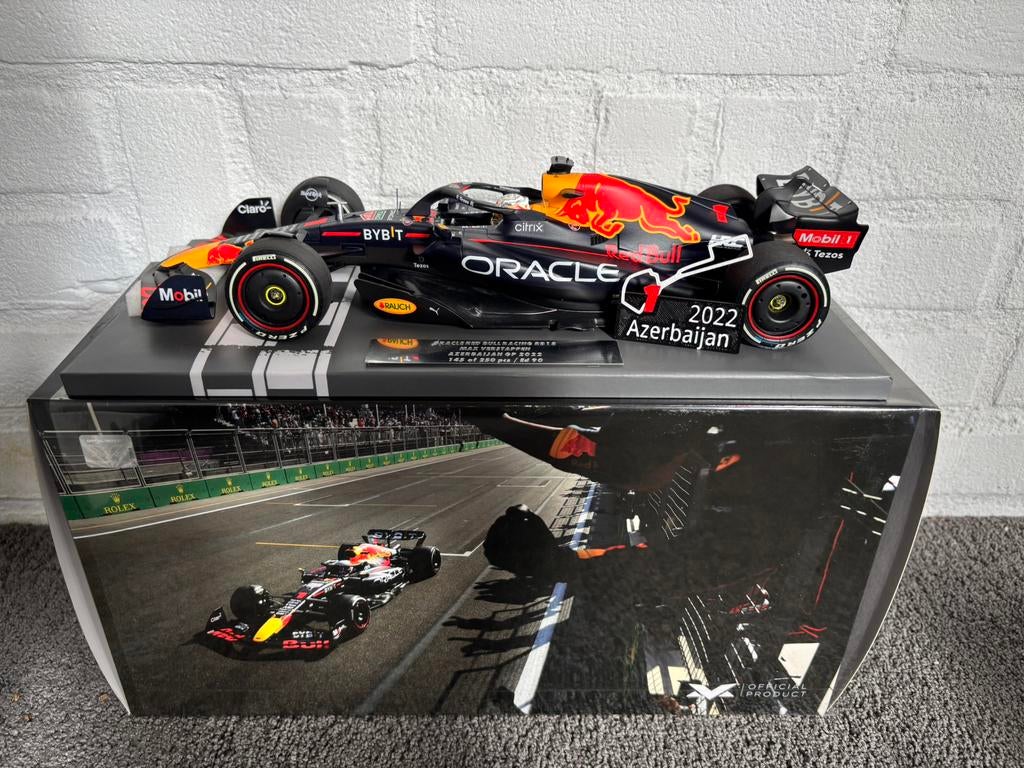 Max verstappen RB18 Winner Azerbeidzjan 2022 1:18 model, Verzamelen, Ophalen of Verzenden, Zo goed als nieuw, Formule 1