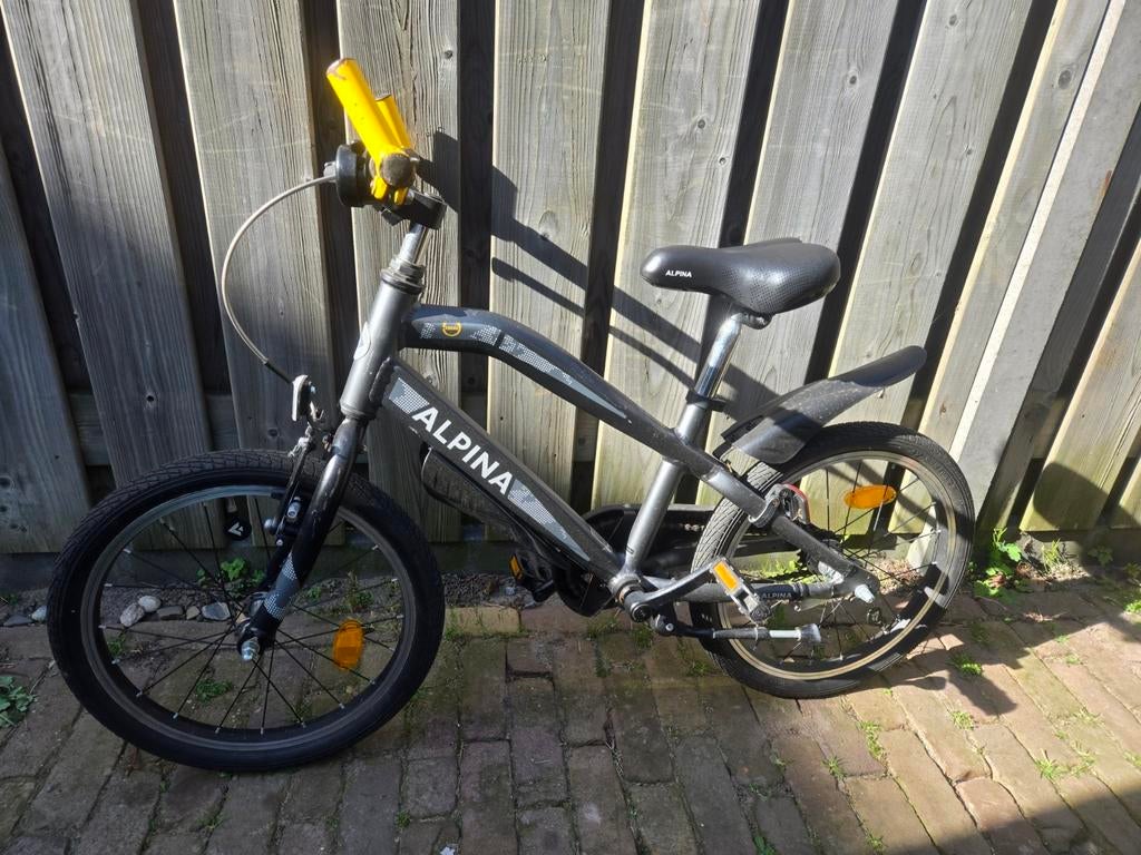 Alpina kinder fiets met zijwieltjes er extra bij., Fietsen en Brommers, Fietsen | Crossfietsen en BMX, Ophalen, Staal