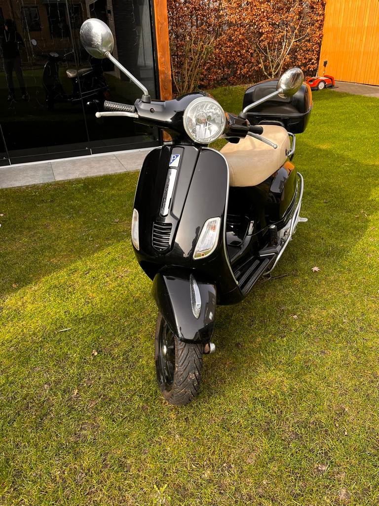 Vespa Motorscooter, Scooter, Particulier, 11 kW of minder, 150 cc