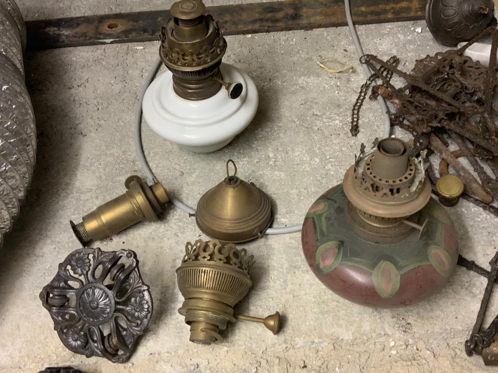 Diverse antieke petroleum lampen, Ophalen